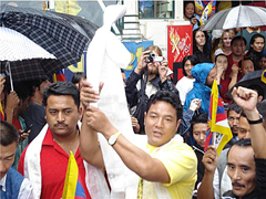 carrying the Tibetan freedom torch